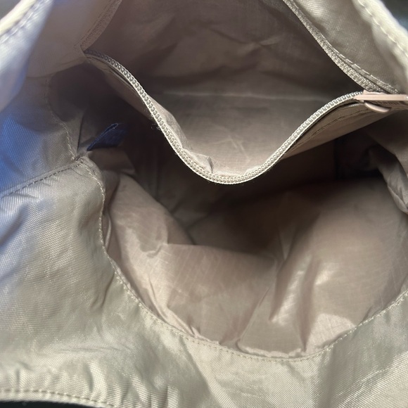 BAGGU Small Nylon Sling Bag In Dove NWOT - Picture 6 of 6